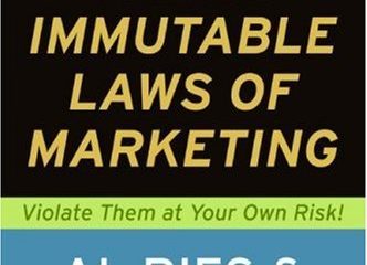 The 22 Immutable Laws of Marketing: Exposed and Explained by the World's Two (English Edition)
